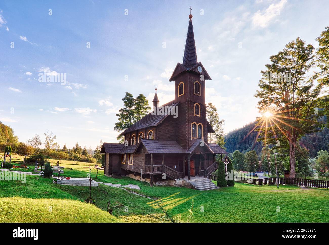 Chiesa di legno, Tatranska Javorina, Alti Tatra, Carpazi occidentali, Slovacchia Foto Stock