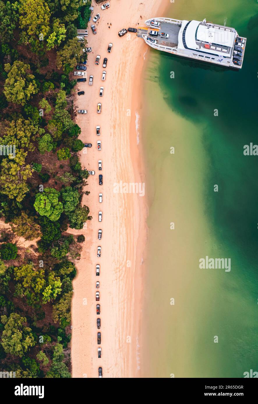 Moreton Island e' una popolare attrazione turistica grazie a queste barche. Brisbane, Australia: LE IMMAGINI MOSTRANO come i turisti sotto stanno floccando per festa Foto Stock