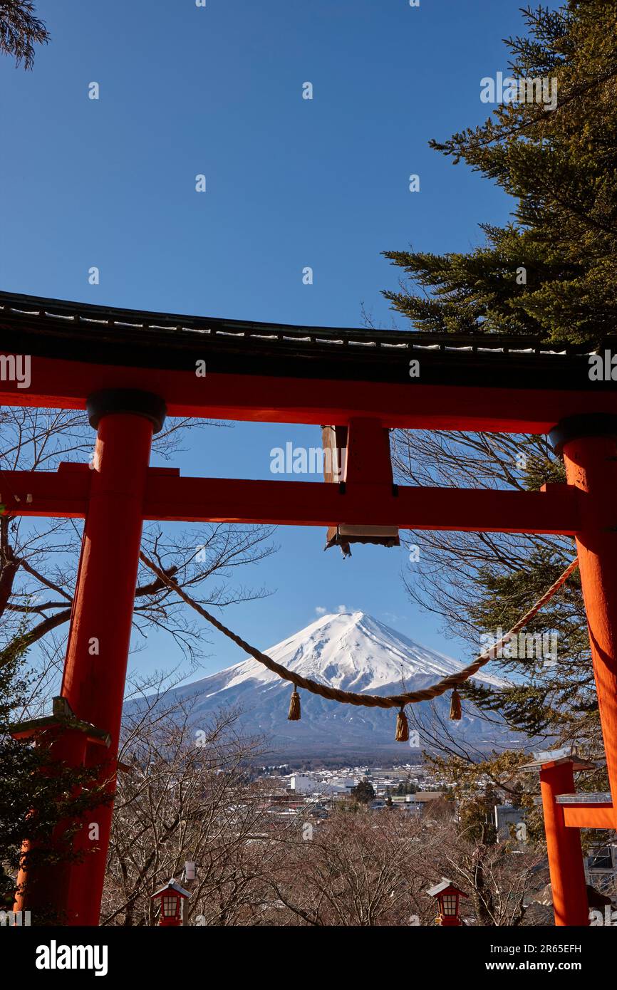 Porta Otorii del Parco Niikurayama Sengen e del Monte Fuji Foto Stock