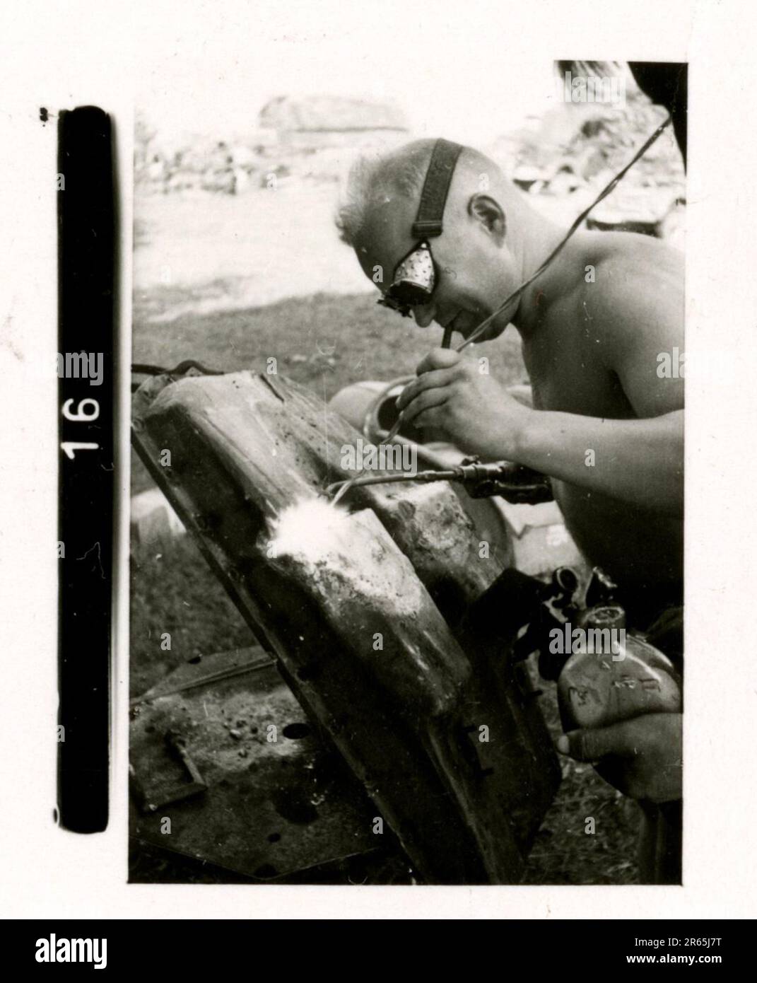 SS Photographer Baumann, Totenkopf Division, Russia 1941 unità di ricognizione gommata, foto di moto, fucili, tombe, prigionieri di guerra e abitanti del villaggio russi, Fieseler Fi 156 Storch, carri armati e attrezzature russe distrutti, costruzione di ponti, soldati che nuotano nel fiume, equipaggio di mitragliatrici, equipaggio di pistole anticarro, cerimonia di premiazione di unità, Unità di marzo, artiglieria trainata da halftrack, unità di manutenzione di veicoli a motore, attività Kriegsberichter, panetteria da campo, ospedale da campo, rifornimento aereo da JU-52, unità di proiettore antiaereo, ufficio postale sul campo, e un Focke-Wulf 189 (Eagle-Owl) in volo. IMA Foto Stock