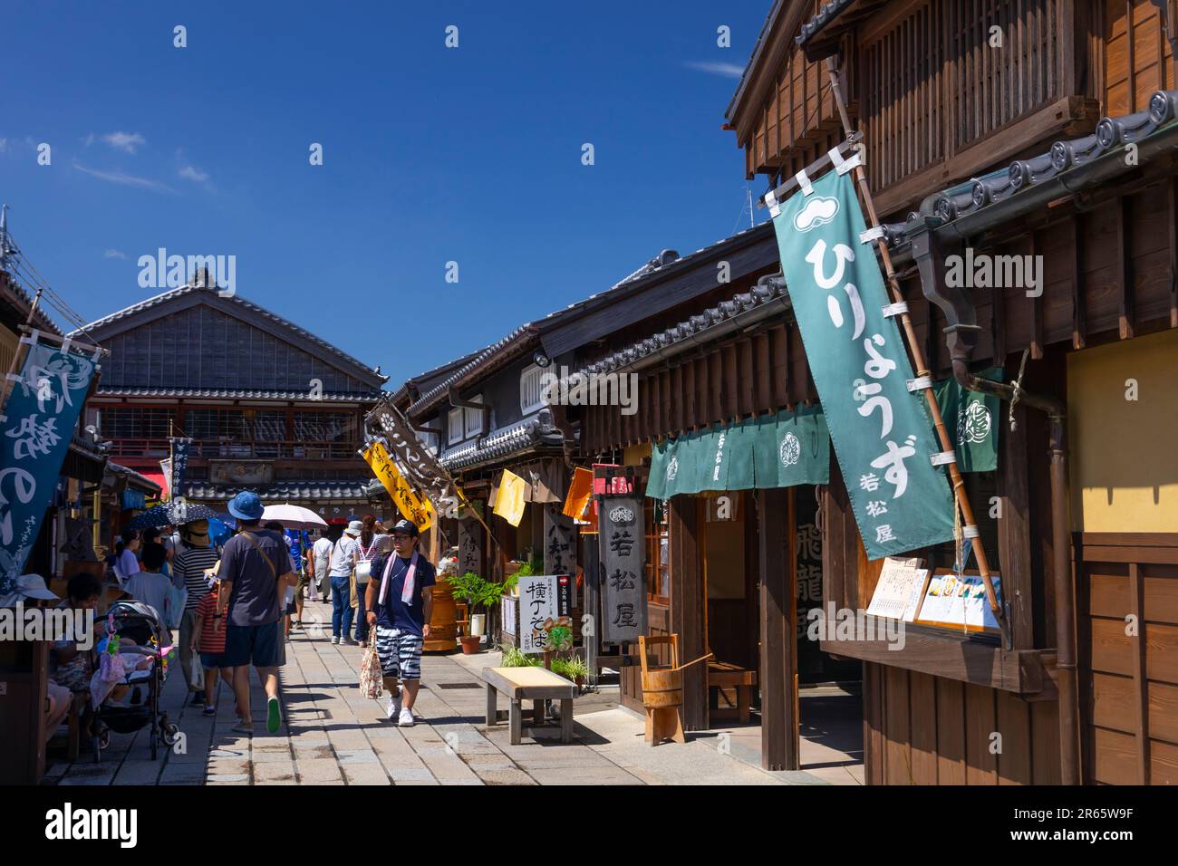 Okage Yokocho affollato di visitatori al Santuario interno di ISE Jingu Foto Stock