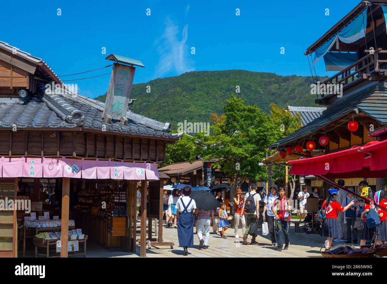 Okage Yokocho affollato di visitatori al Santuario interno di ISE Jingu Foto Stock