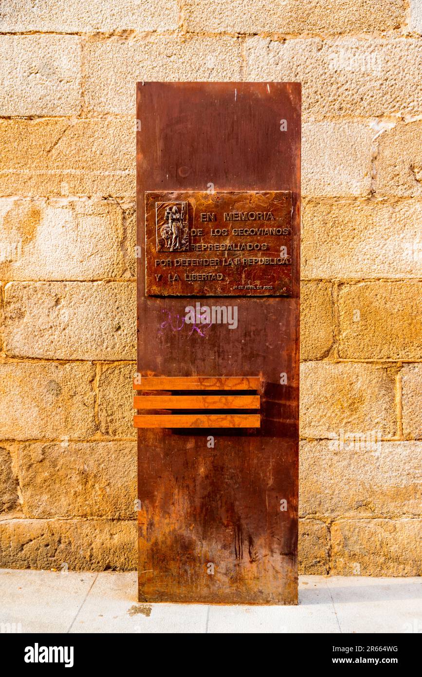 Memoriale. "In memoria delle rappresaglie dei Segoviani per aver difeso la repubblica e la libertà”. Segovia, Castilla y León, Spagna, Europa Foto Stock