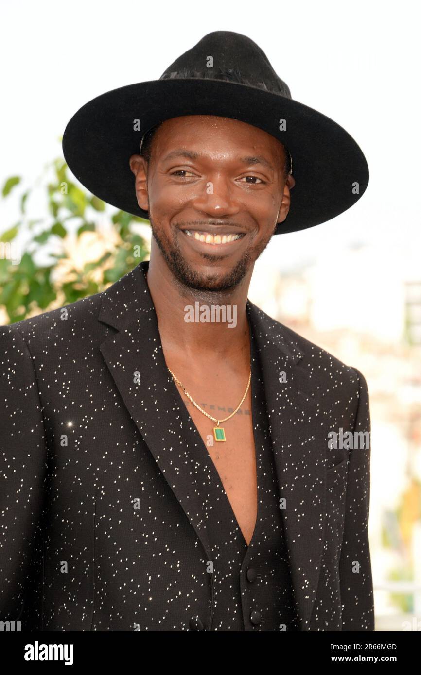 22 maggio 2023, CANNES, Francia: CANNES, FRANCIA - 22 MAGGIO: Il regista Baloji partecipa alla fotocall ''Augure (Omen)'' al 76th° festival annuale del cinema di Cannes al Palais des Festivals il 22 maggio 2023 a Cannes, Francia. (Credit Image: © Frederick Injimbert/ZUMA Press Wire) SOLO PER USO EDITORIALE! Non per USO commerciale! Foto Stock