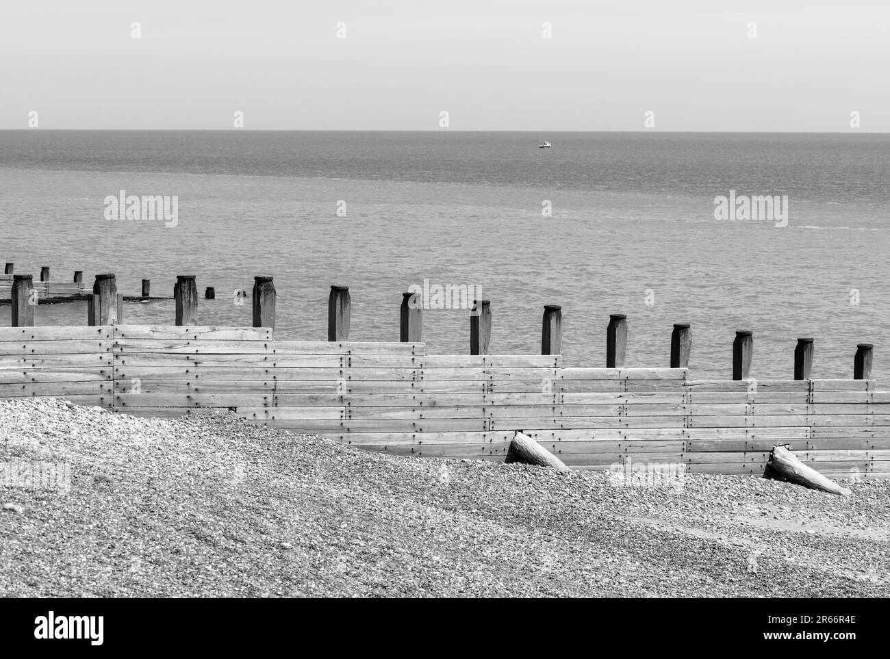 Eastbourne spiaggia in un tranquillo, luminoso, giorno di primavera Foto Stock