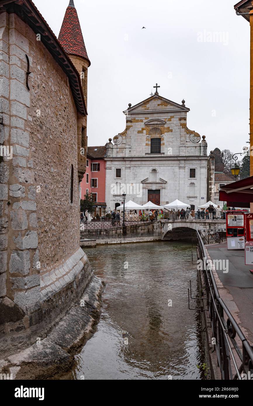 Annecy, Francia - 29 gennaio 2022: La Chiesa di Saint-Francois, conosciuta come la Chiesa degli italiani, è una chiesa cattolica ad Annecy, in alta Savoia, Foto Stock