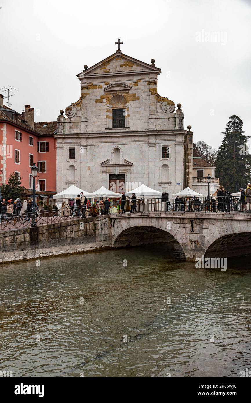 Annecy, Francia - 29 gennaio 2022: La Chiesa di Saint-Francois, conosciuta come la Chiesa degli italiani, è una chiesa cattolica ad Annecy, in alta Savoia, Foto Stock