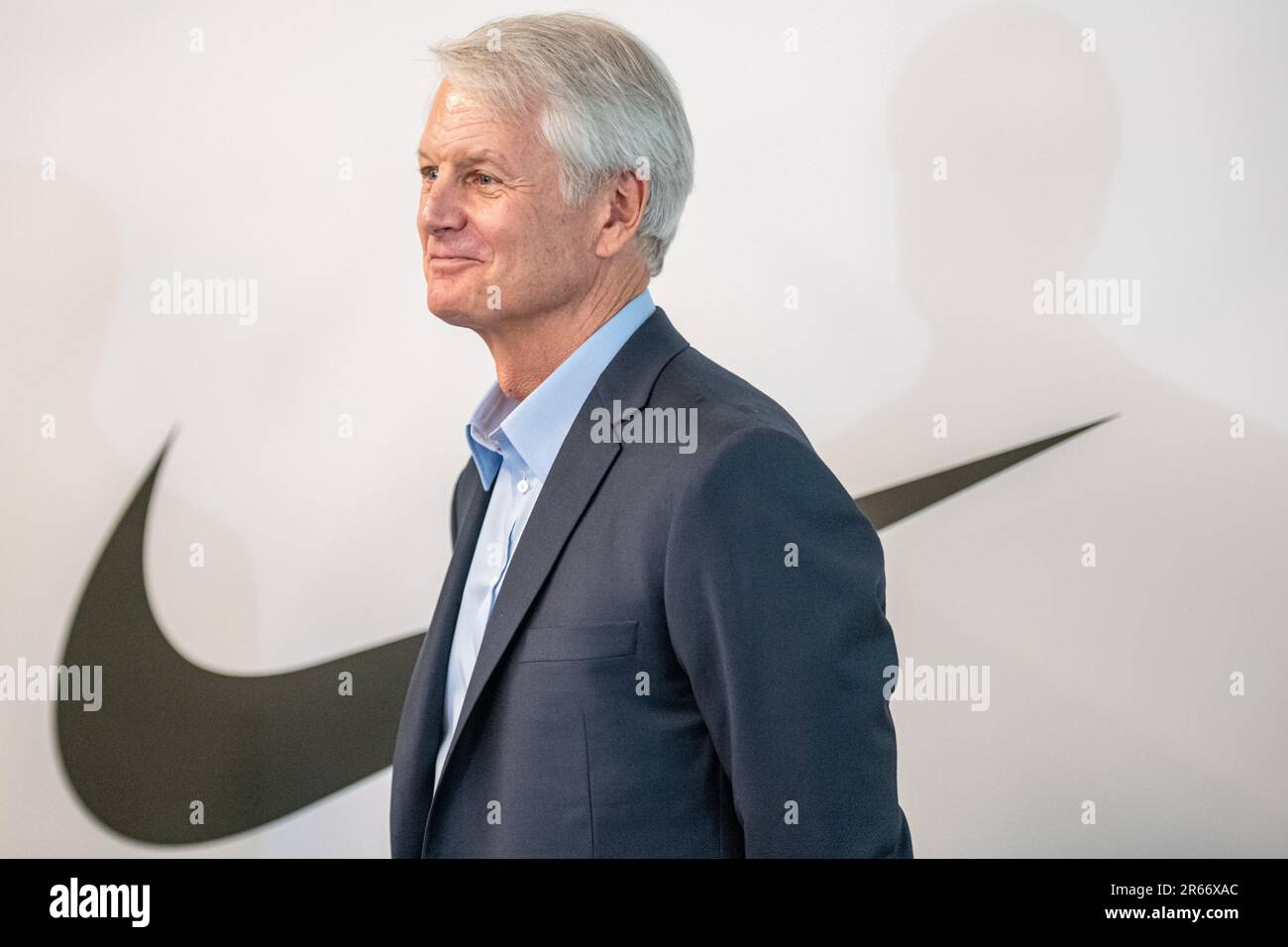 Laakdal, 07 giugno 2023. John Donahoe, CEO di Nike, è stato visto nel corso di una visita al Nike European Logistics Campus di Laakdal, mercoledì 07 giugno 2023. Nike è il più grande fornitore al mondo di scarpe e abbigliamento sportivo e un importante produttore di attrezzature sportive. Nike European Logistics Campus (ELC) è impressionante (area di 45 campi da calcio), è all'avanguardia nell'innovazione e nella crescita sostenibile e impiega circa 7.000 persone in Belgio. È il primo centro logistico di Nike al mondo e una delle più importanti piattaforme di e-commerce in Europa. In altre parole, il 70 per cento delle persone in Europa, Africa e a. Foto Stock