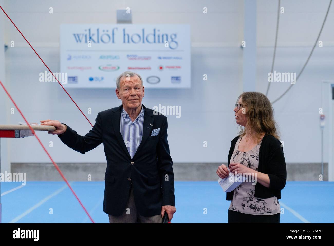Il milionario locale Anders Wiklöf – Anders Wiklof – inaugura la nuova Gymnastics Arena a Möckelö il 3 marzo 2023, in Finlandia, a Åland. Fotografia: Rob Watkins Foto Stock