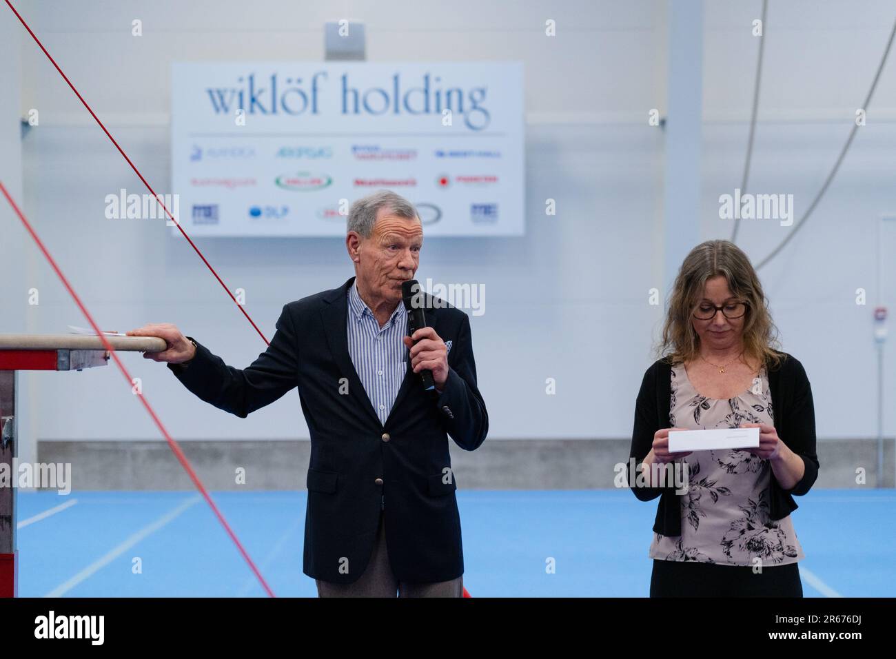 Il milionario locale Anders Wiklöf – Anders Wiklof – inaugura la nuova Gymnastics Arena a Möckelö il 3 marzo 2023, in Finlandia, a Åland. Fotografia: Rob Watkins Foto Stock