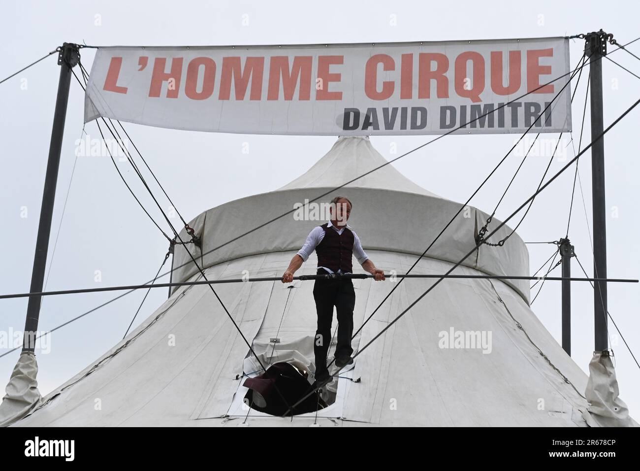 Ostrava, Repubblica Ceca. 07th giugno, 2023. David Dimitri, noto in tutto il mondo come "Signore del filo", ha aperto il Cirkulum, festival internazionale del nuovo circo e teatro di strada, con la sua esibizione l'Homme Cirque, il 7 giugno 2023, al Castello di Silesian Ostrava, Repubblica Ceca. Credit: Jaroslav Ozana/CTK Photo/Alamy Live News Foto Stock