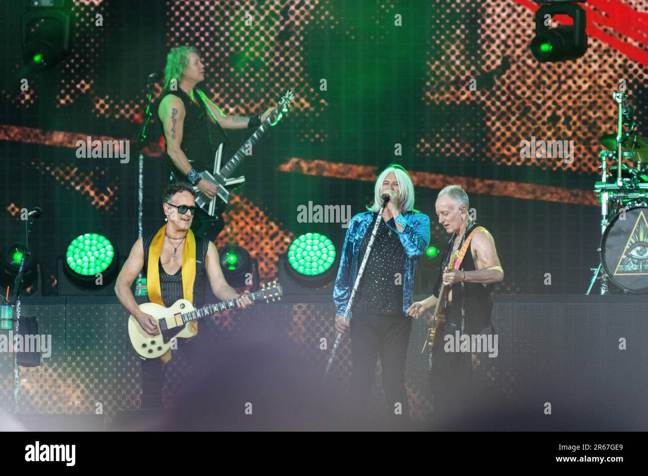 Solvesborg, Svezia, 7 giugno, 2023 giorno 1 DEF LEPPARD (Regno Unito) si esibisce al Festival Sweden Rock. Rich Savage - basso Vivian Cambell - chitarra Phil Collen - chitarra Joe Elliott - Lead & backing vocals Credit: PEO Mšller/Alamy Live News Foto Stock