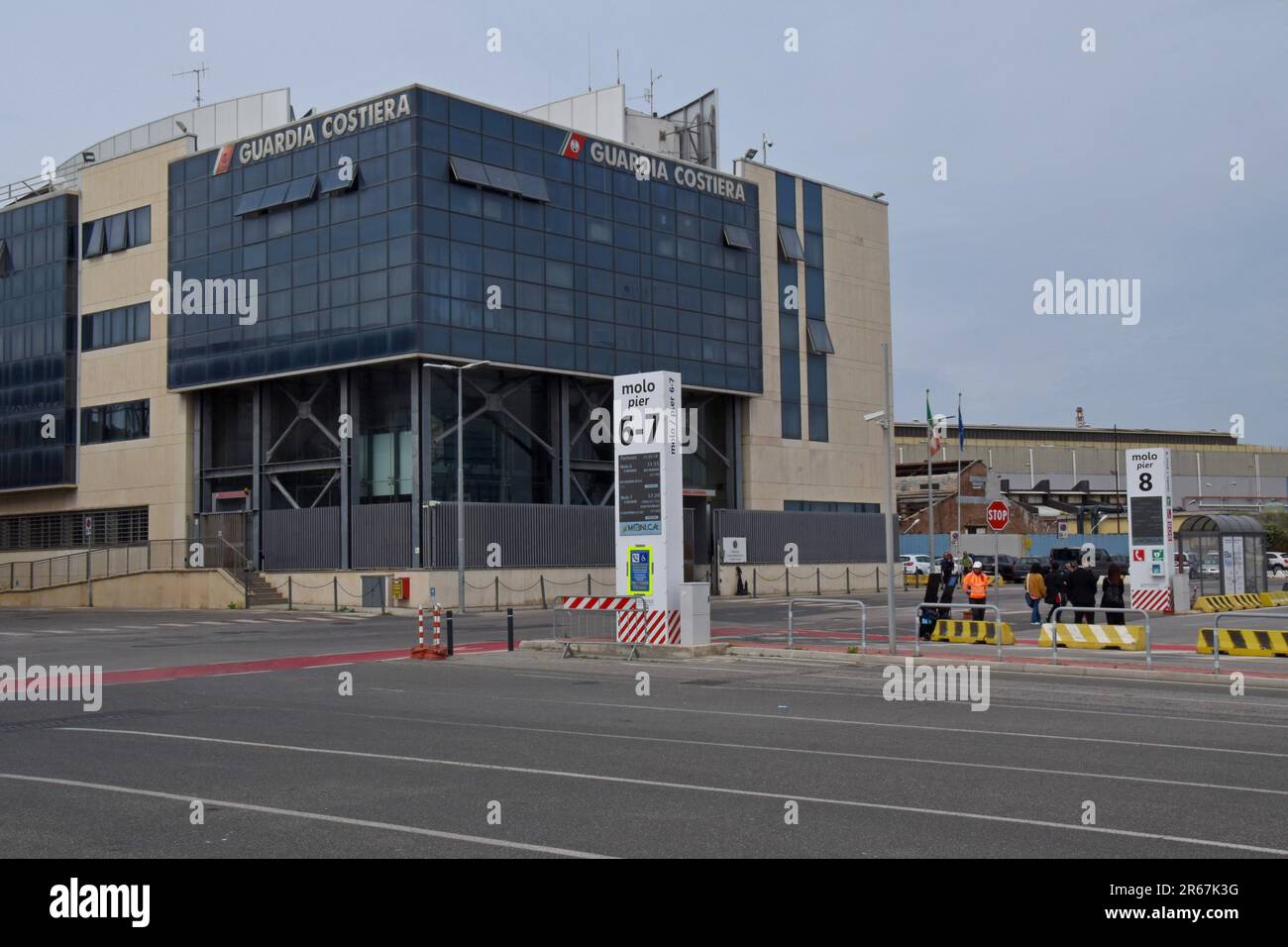La Guardia Costiera ha sede nel porto di Piombono, Livorno, Italia Foto Stock