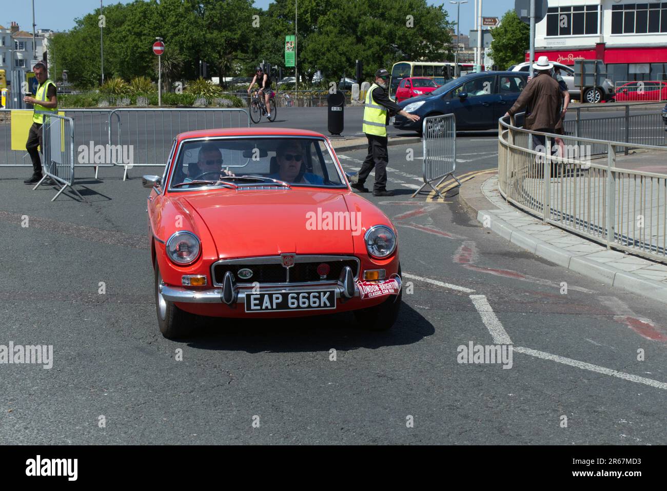 Un'auto sportiva MG EAP 666K presso la London to Brighton Modern Classic Car Run, che parte dal Brooklands Museum. Foto Stock