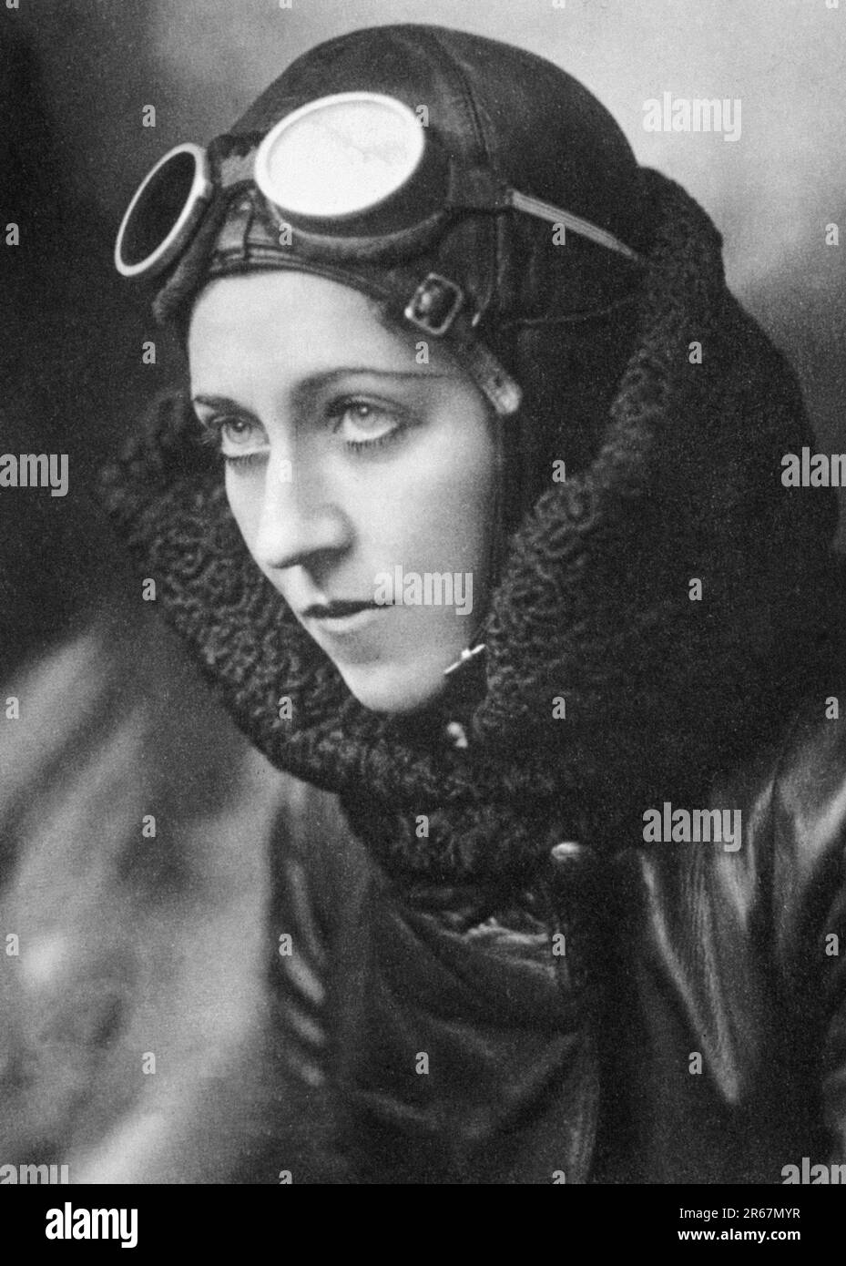 Amy Johnson (1903 – scomparso il 5 gennaio 1941) pilota inglese pioniere che fu la prima donna a volare da sola da Londra in Australia. Foto Stock