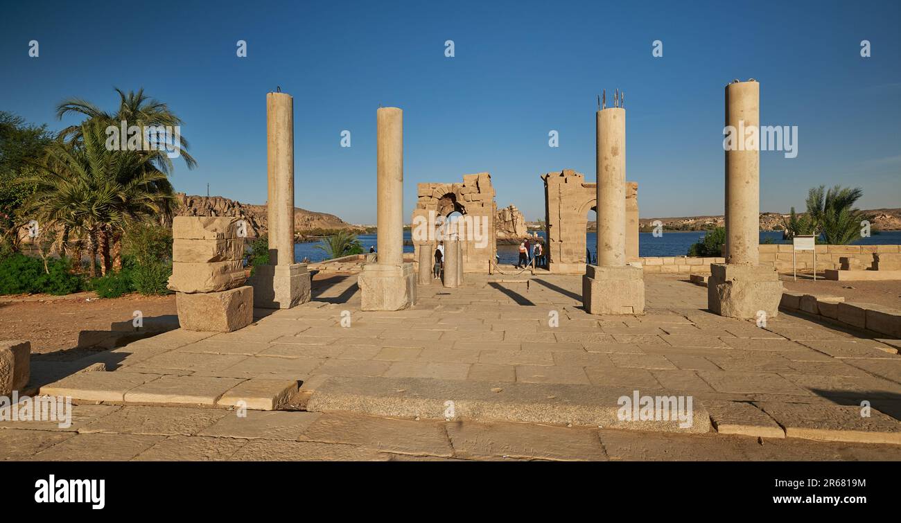 Philae tempio complesso, un complesso di tempio a base di isola nel serbatoio di Assuan Low Dam, a valle della diga di Assuan e Lago Nasser, Egitto. Foto Stock