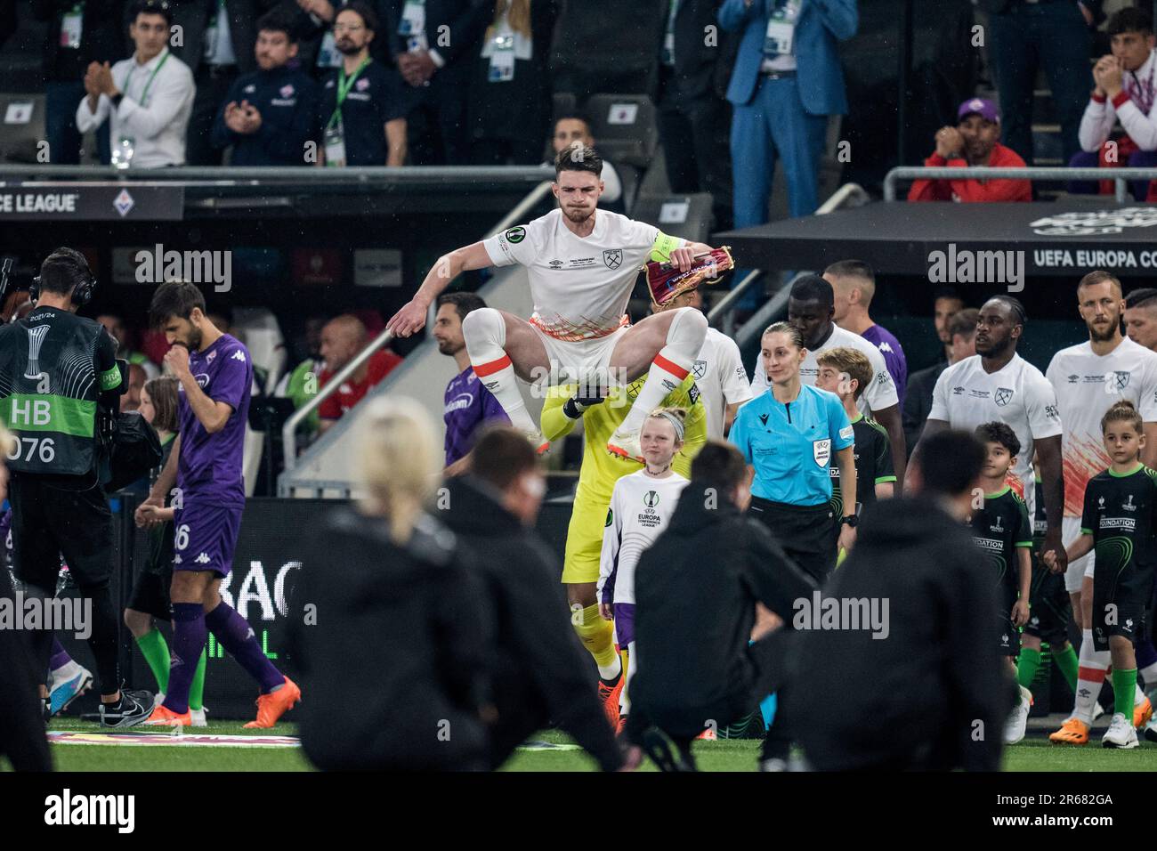 Praga, Repubblica Ceca. 07th giugno, 2023. Declan Rice (41) di West Ham United visto durante la finale della UEFA Europa Conference League tra Fiorentina e West Ham United all'Eden Arena di Praga. Credit: Gonzales Photo/Alamy Live News Foto Stock