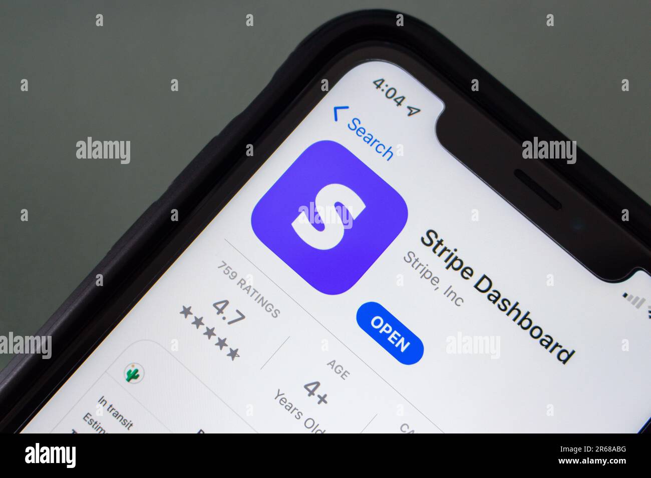 App mobile Stripe dashboard visibile in un App Store di un iPhone. Stripe, Inc. È un'azienda irlandese e statunitense che fornisce servizi finanziari e di pagamento Foto Stock