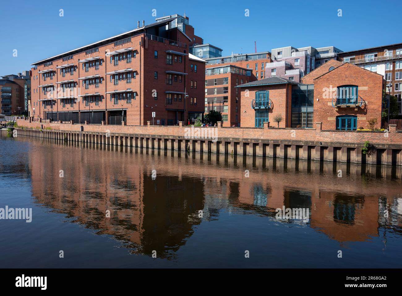 Moderni edifici di appartamenti intorno a Leeds Dock, Leeds, Regno Unito Foto Stock