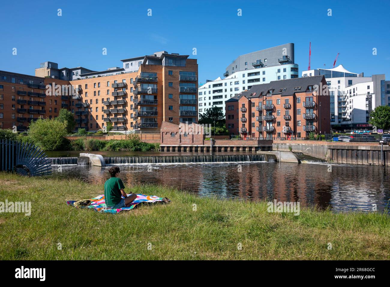 Moderni edifici di appartamenti intorno a Leeds Dock, Leeds, Regno Unito Foto Stock