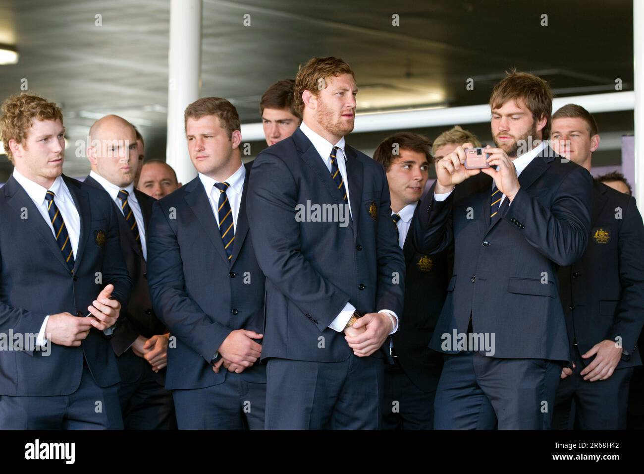 I giocatori della squadra australiana di Rugby World Cup arrivano all'aeroporto internazionale di Auckland, Nuova Zelanda, martedì 06 settembre, 2011. Foto Stock