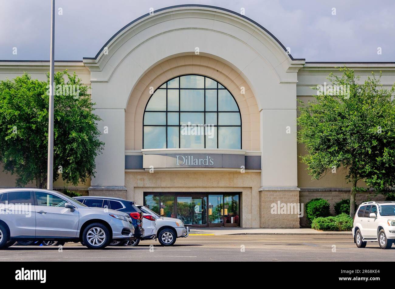 Il grande magazzino di Dillard è raffigurato all'Edgewater Mall, 5 giugno 2023, a Biloxi, Mississippi. Dillard's è stata fondata in Arkansas nel 1938. Foto Stock