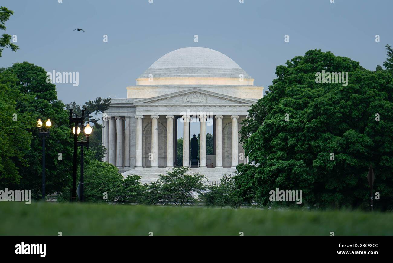 Il Jefferson Memorial all’alba, un tributo a uno dei padri fondatori e al terzo presidente dell’America. Foto Stock