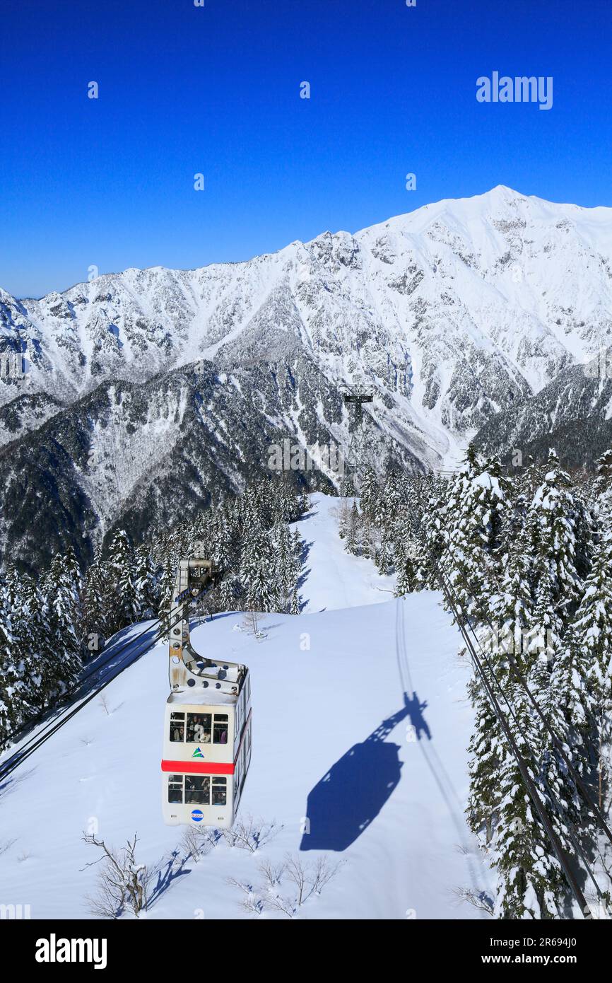 Shin Hotaka Ropeway e le Alpi del Nord in neve Foto Stock