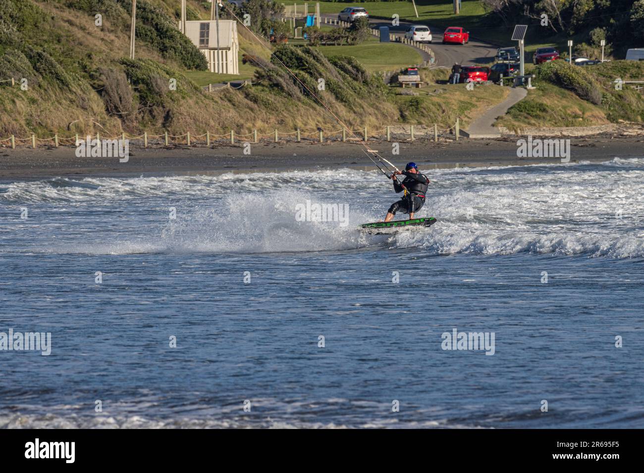 Kitesurfer sulla baia di Titahi Foto Stock