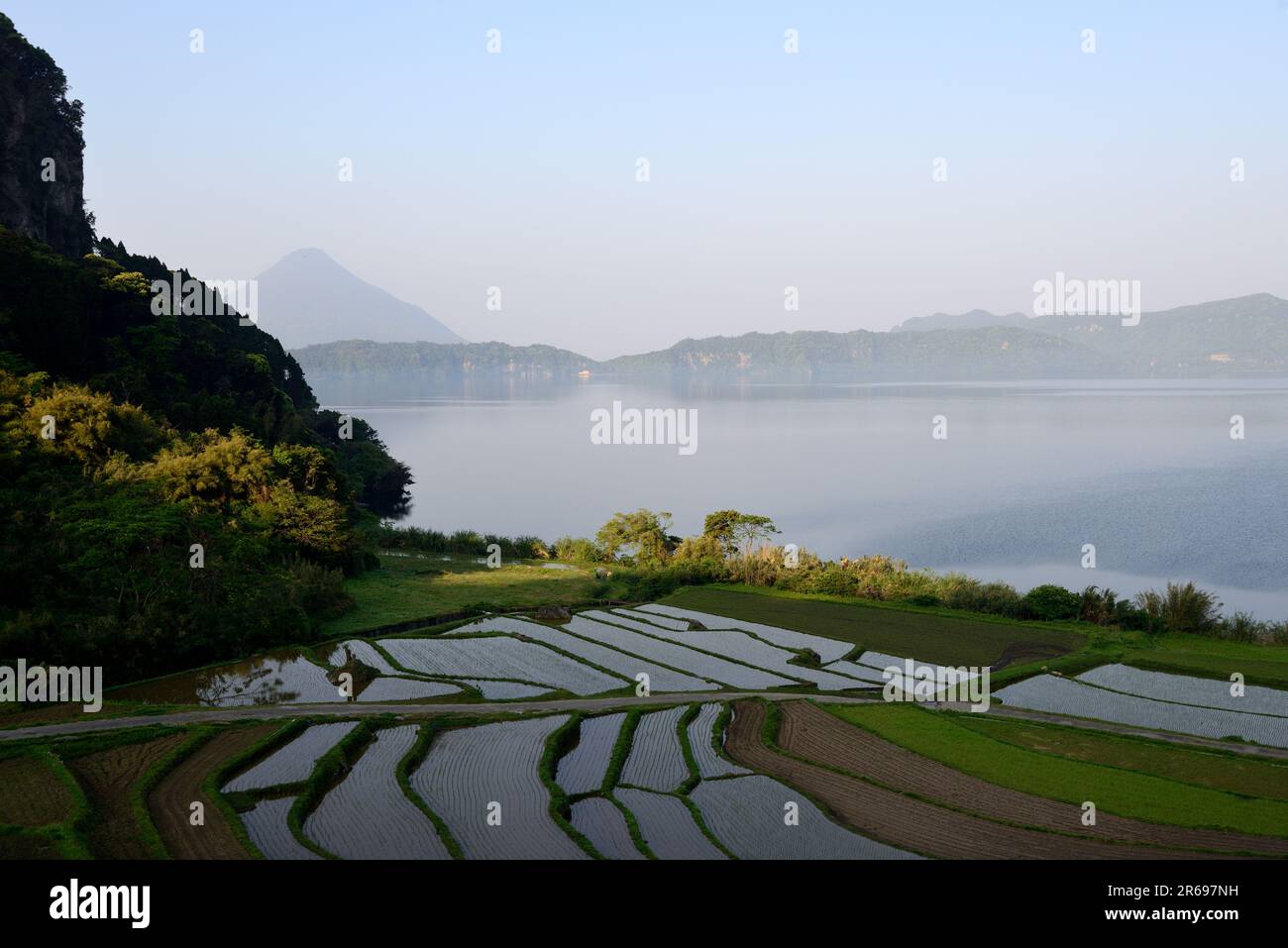 Terrazze di riso di Shinnadayoshi e Lago Ikeda Foto Stock