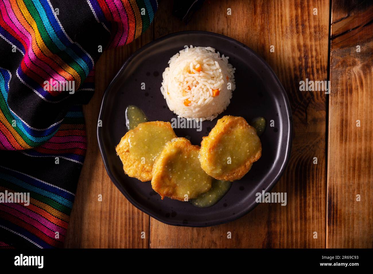 Tortitas de Pollo. Frittelle di pollo. Ricetta popolare in Messico e America Latina, le tortite sono simili a cotolette, carne grattugiata, tonno, pollo o othe Foto Stock