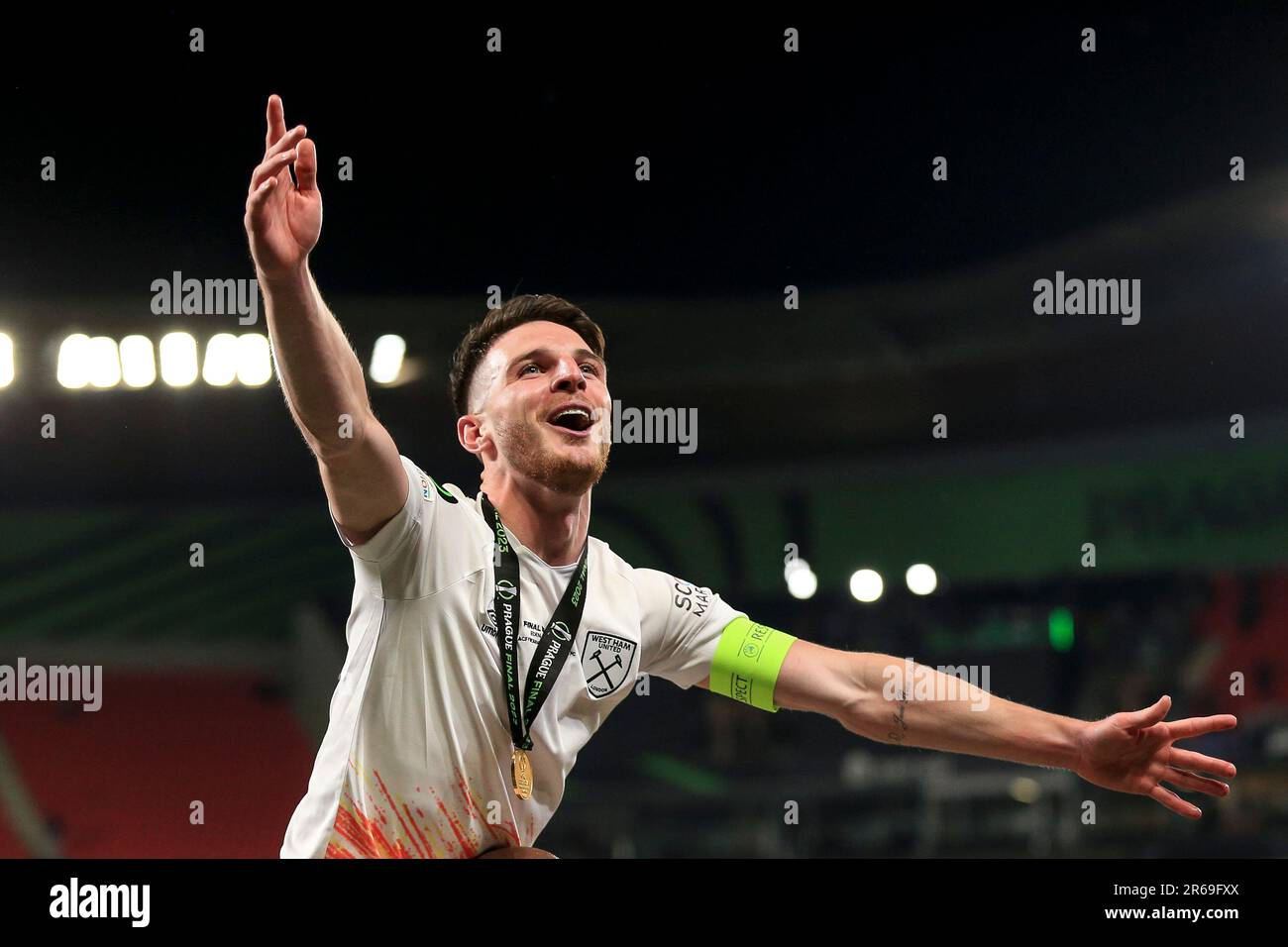 Praga, Repubblica Ceca. 07th giugno, 2023. Declan Rice of West Ham United festeggia dopo la partita finale della UEFA Conference League tra Fiorentina e West Ham United alla Fortuna Arena il 7th 2023 giugno a Praga, in Cechia. (Foto di Daniel Chesterton/phcimages.com) Credit: PHC Images/Alamy Live News Foto Stock