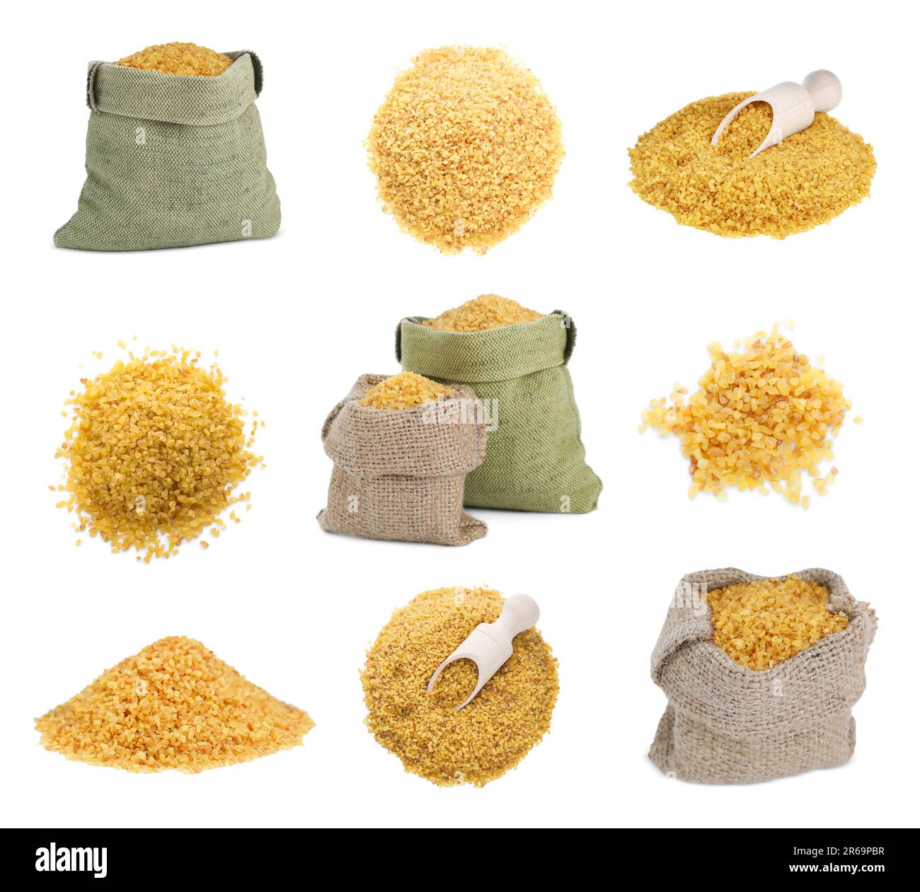 Collage con borse e mucchi di bulgur non cotti su fondo bianco Foto Stock