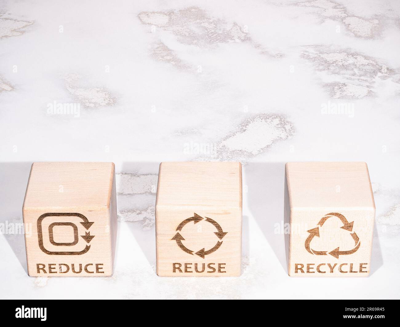 Simboli del concetto di riduzione, riutilizzo e riciclo delle risorse Foto Stock