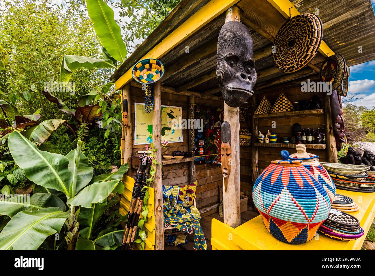 Il chiosco al Fauna & Flora Garden progettato da Jilayne Rickards al RHS Chelsea Flower Show 2023, Londra, Regno Unito Foto Stock