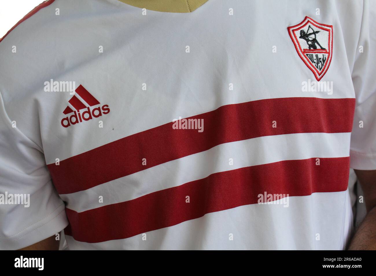 11 2015 tifoso di calcio in Egitto indossando la T-Shirt del club sportivo zamalek Foto Stock