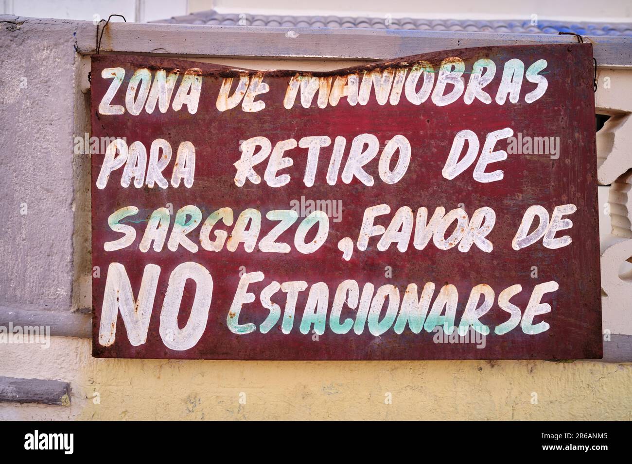 Nessun cartello parcheggio per Saragassum Clearing Vehicles Playa del Carmen Yucatan Mexico Foto Stock