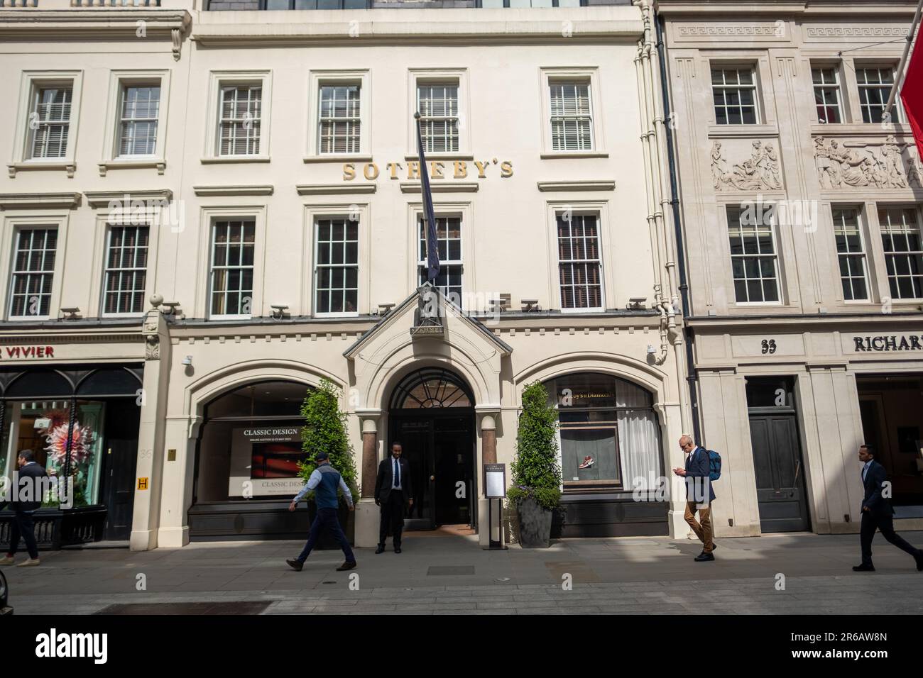 Londra - Maggio 2023: Londra di Sotheby su Bond Street, famoso vecchio banditore d'aste Foto Stock