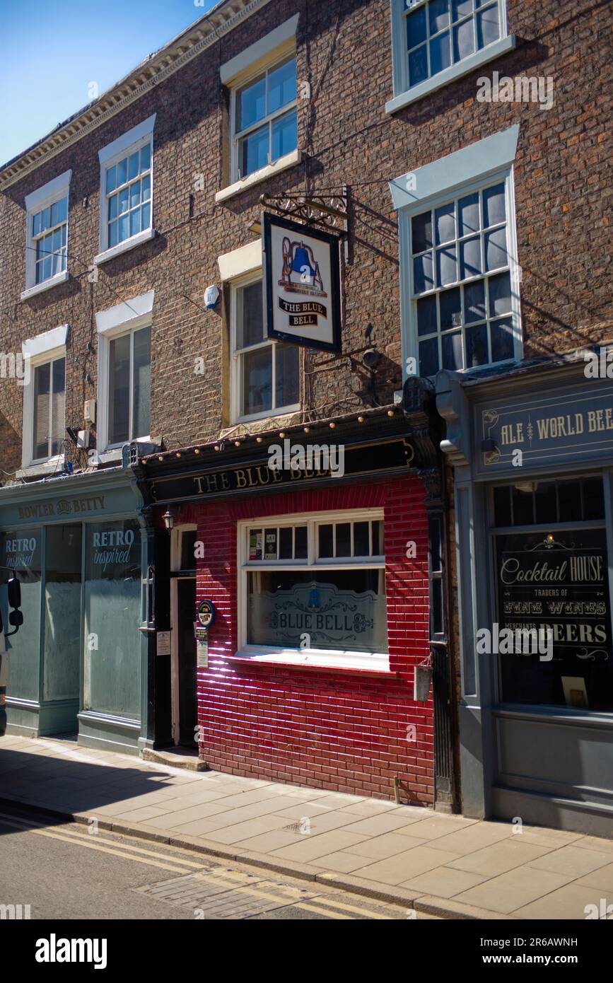 Il Blue Bell on Fossgate è uno storico pub della fine del 17th ° secolo nella città di York Foto Stock