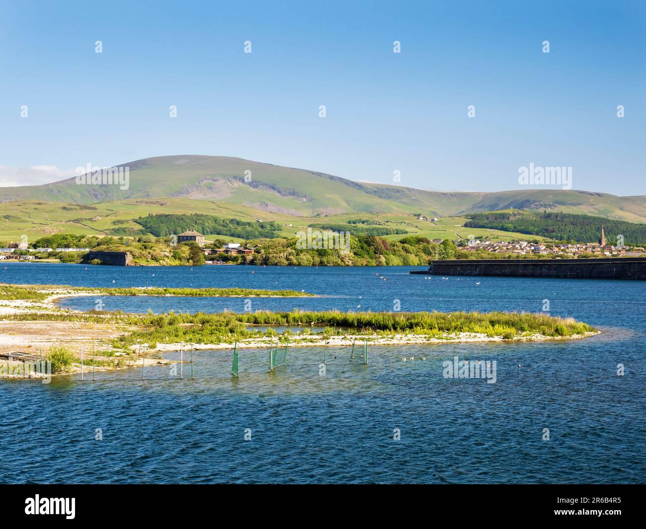 Riserva naturale di Hodbarrow a millom con Coombe Nera sullo sfondo, Cumbria, Regno Unito. Foto Stock