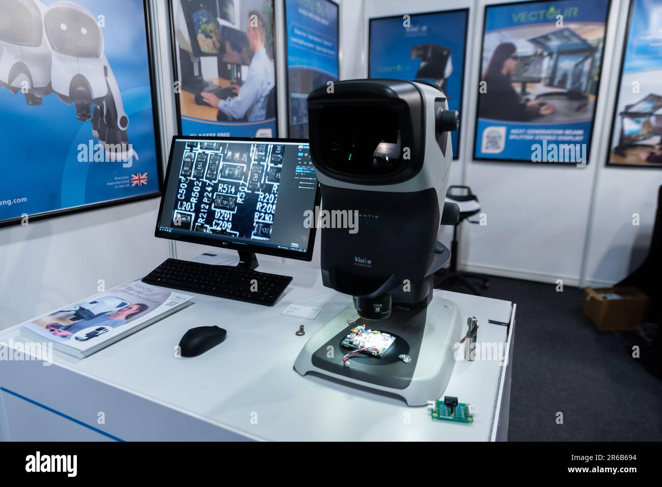 Vision Engineering Ltd stand presso Space-Comm Expo 2023 Space Technology evento nel Farnborough International Exhibition & Conference Centre Foto Stock