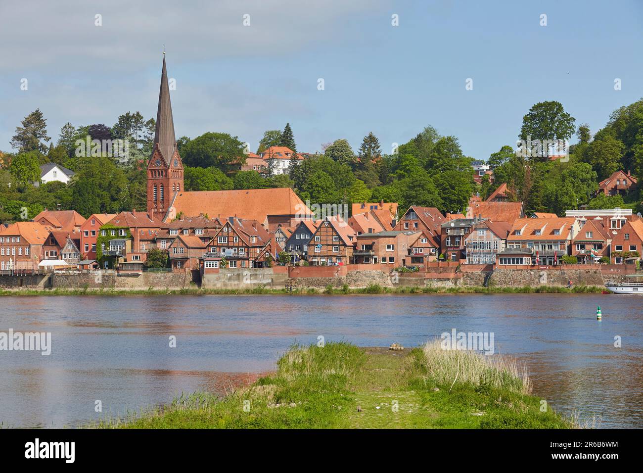 Blick auf Lauenburg an der Elbe, Schleswig-Holstein, Niedersachsen Credit: Sarah Bömer fotografie Foto Stock