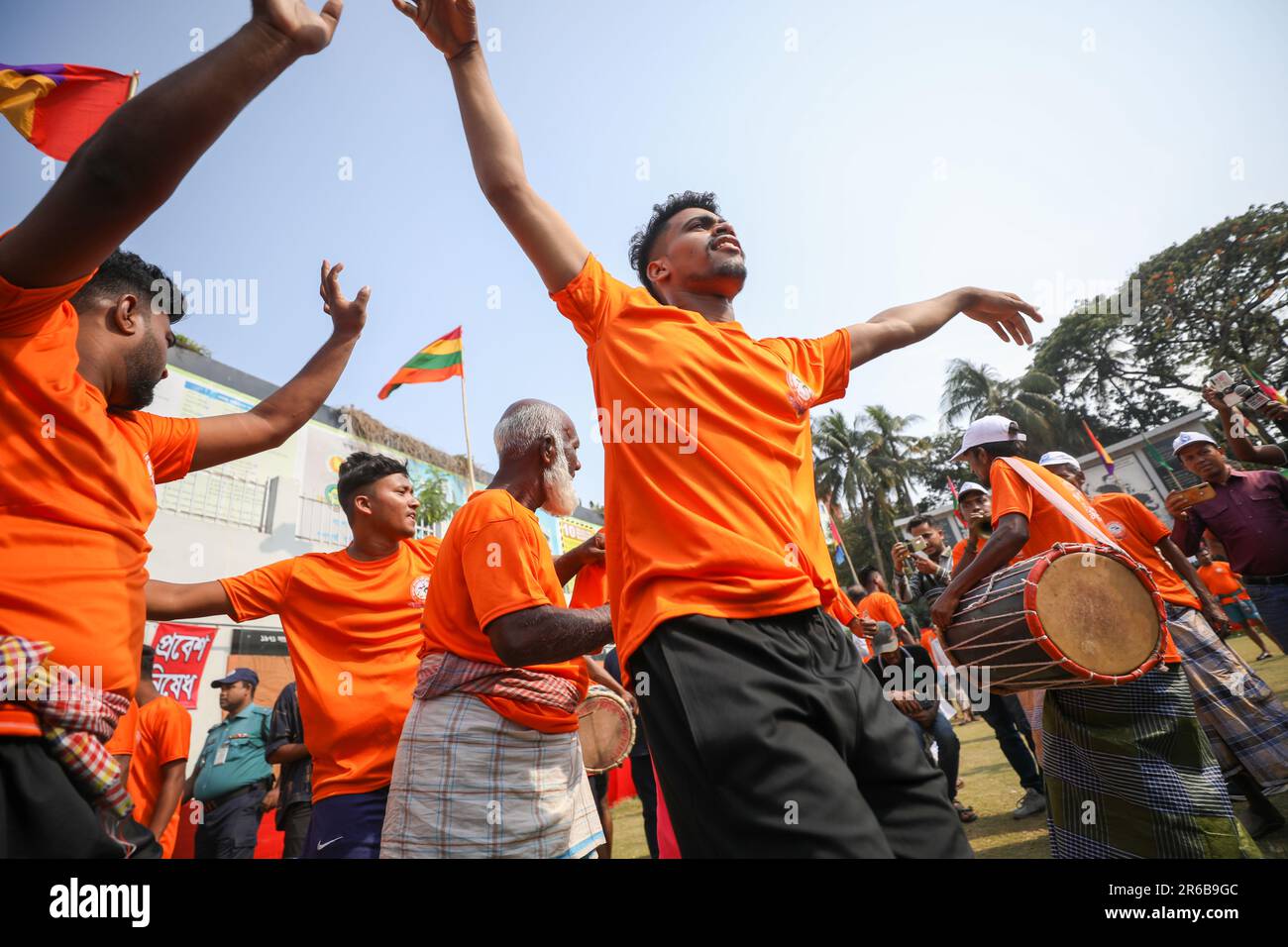 Chittagong, Bangladesh. 25th Apr, 2023. Abdul Jabbar, un residente della zona Badarpati di Chittagong, ha iniziato questo Boli khela (un concorso di wrestling) a. Foto Stock