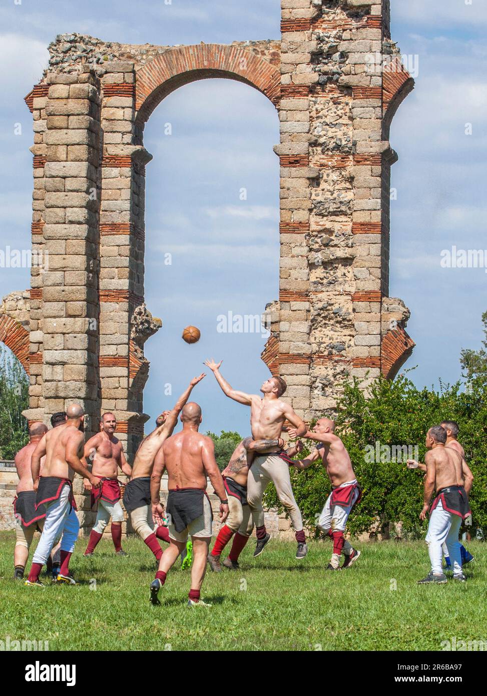 Merida, Spagna - 3th giugno 2023: Rievocazione della partita di Harpastum, calcio romano antico. Emerita Ludica Festival, Merida, Spagna Foto Stock