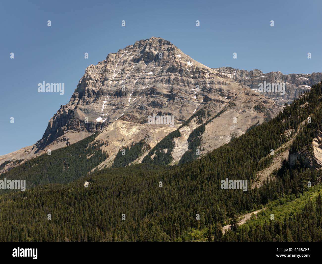Le Montagne Rocciose canadesi viste da varie località lungo la Trans Canada Highway. Foto Stock