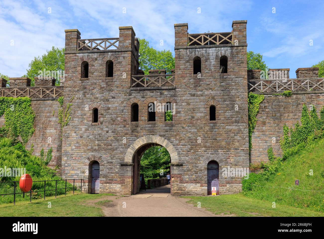 Cardiff Castle North Gate, Cardiff, Galles Del Sud, Regno Unito Foto Stock