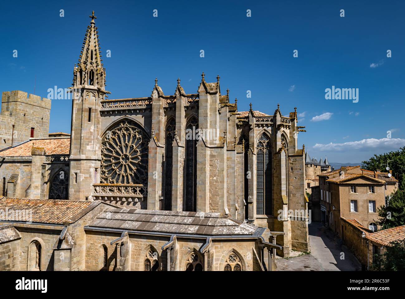 Basilica Santi Nazario e Celso nella città antica fortezza Carcassonne in Occitania, Francia Foto Stock