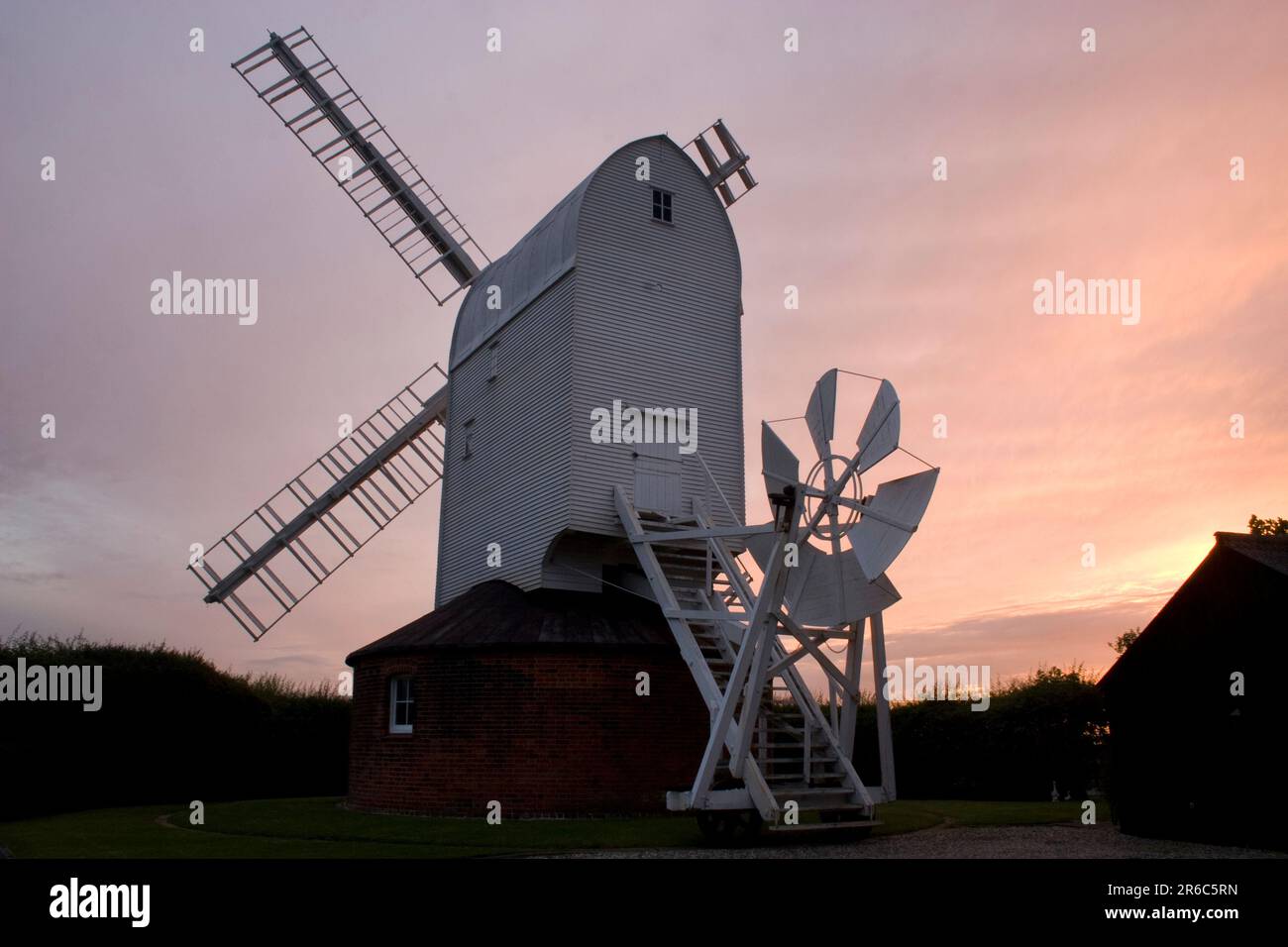 Aythorpe Roding restaurata postmill al crepuscolo, Essex, Inghilterra Foto Stock