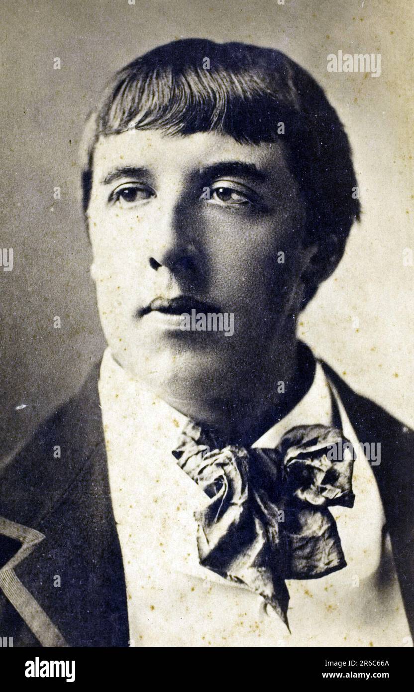 Oscar Fingal o'Flahertie Wills Wilde (16 ottobre 1854 - 30 novembre 1900), scrittore irlandese. Lirico, romanziere, drammaturgo e critico, divenne uno degli scrittori più conosciuti e allo stesso tempo più controversi della Gran Bretagna vittoriana, qui mostrato come un giovane, riproduzione storica, restaurata digitalmente da un originale del 19th ° secolo / Oscar Fingal o’Flahertie Wills Wilde (16. Oktober 1854 - 30. Novembre 1900), ein irischer Schriftsteller. Erbringung und Verkauf von Dienstleistungen im Bereich, Verkauf, Verkauf und Verkauf von Dienstleistungen im in- und Verkauf von Dienstleistungen im in- und Verkauf von Dienstleistungen im in- und Verkauf Foto Stock