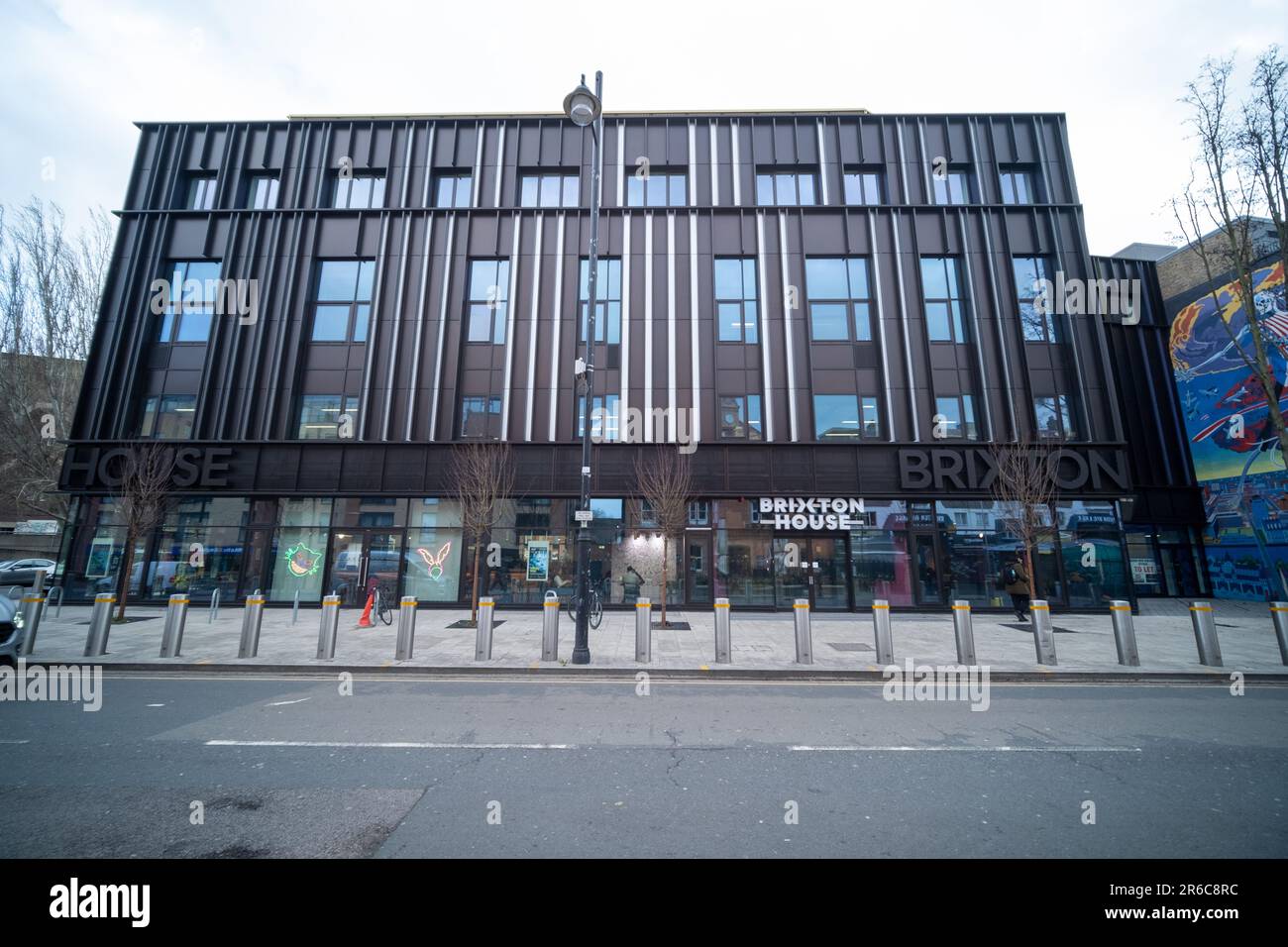 Londra - marzo 2023: Brixton House, un teatro moderno nel cuore di Brixton, a sud di Londra Foto Stock